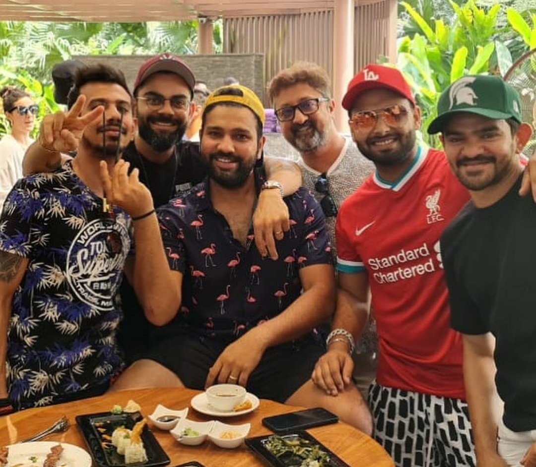 cric_bets's tweet photo. Pic Of The Day 😊

📸:@BCCI | @ImRo45 | @imVkohli https://t.co/qXcFQwkeIP