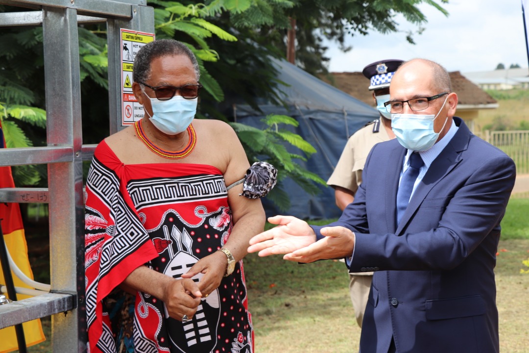 EswatiniGovern1's tweet photo. Acting Prime Minister Themba Masuku has officially received a HotWater Stations projects implemented with support from the German Government &amp; Frazium Energy. The project has seen 92 solar powered hot water stations put up in all Government clinics in Eswatini. https://t.co/iDh8ZGcrvr