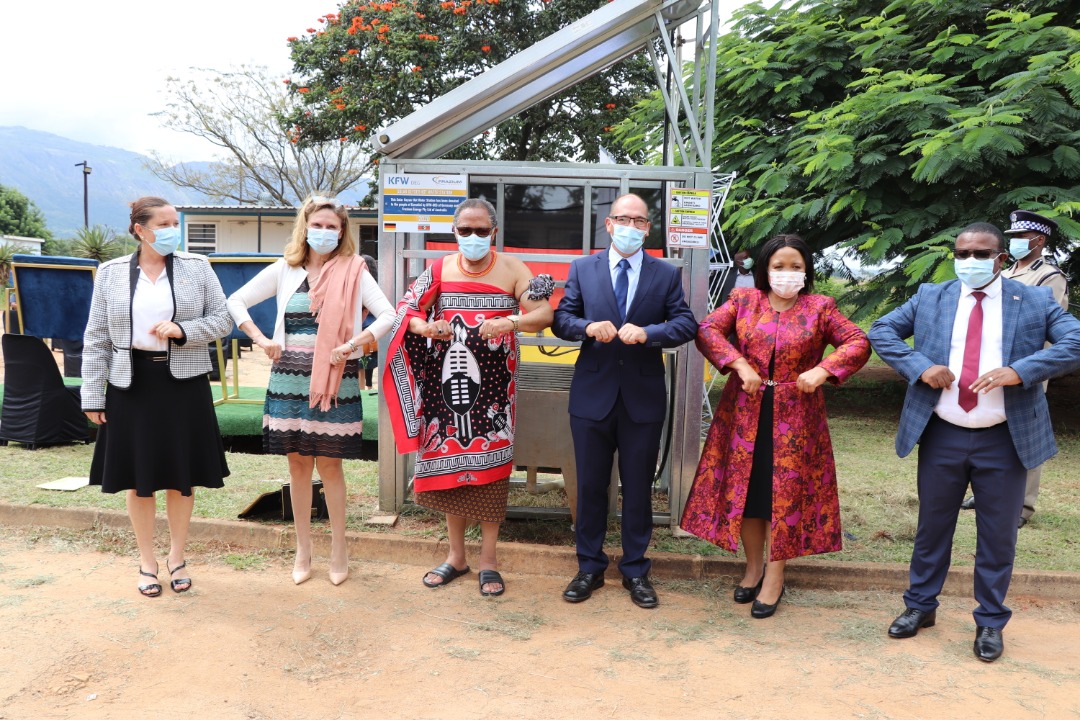EswatiniGovern1's tweet photo. Acting Prime Minister Themba Masuku has officially received a HotWater Stations projects implemented with support from the German Government &amp; Frazium Energy. The project has seen 92 solar powered hot water stations put up in all Government clinics in Eswatini. https://t.co/iDh8ZGcrvr