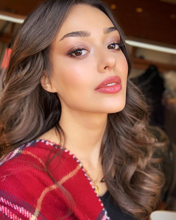 Deniz çiçek. Дилан чичек дениз фото. Deniz çiçek. Дилан дениз. Deniz çiçek.