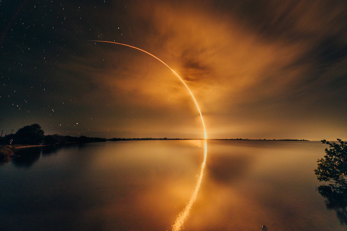 Dunrath's tweet photo. drove to the water at 4am to shoot a photo of the rocket launch and it was beautiful. https://t.co/xxuXV9FHAq