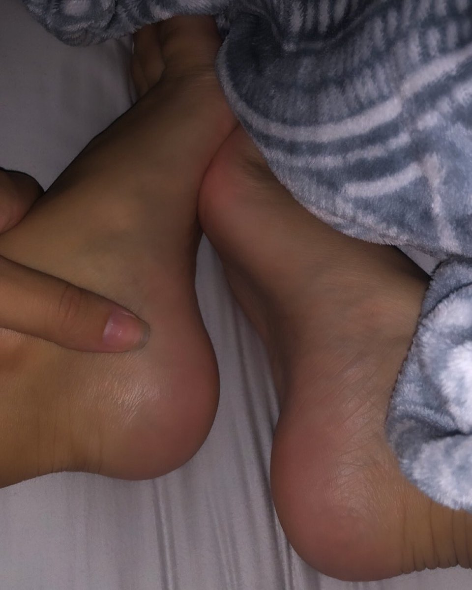 FeetbyS2's tweet photo. Yummy 🤤 https://t.co/ZshZvsZ5B1