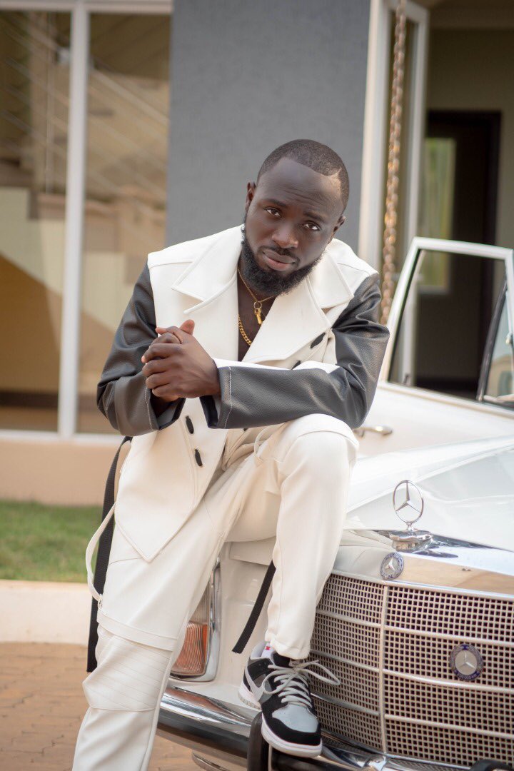 amissah_ekow's tweet photo. I nominate @kwameyogotmuzic for #VGMA22unsung #breakthrough #vgma22 #strongerwithmusic #biibibesi https://t.co/cqnDsrqp9y https://t.co/XbfuNM2yMb