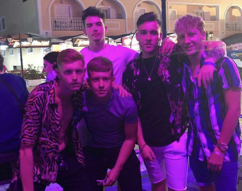 RobertClark1101's tweet photo. Happy birthday mate hope you have a good one x @Brody_wright99 https://t.co/rbqSOKujs1