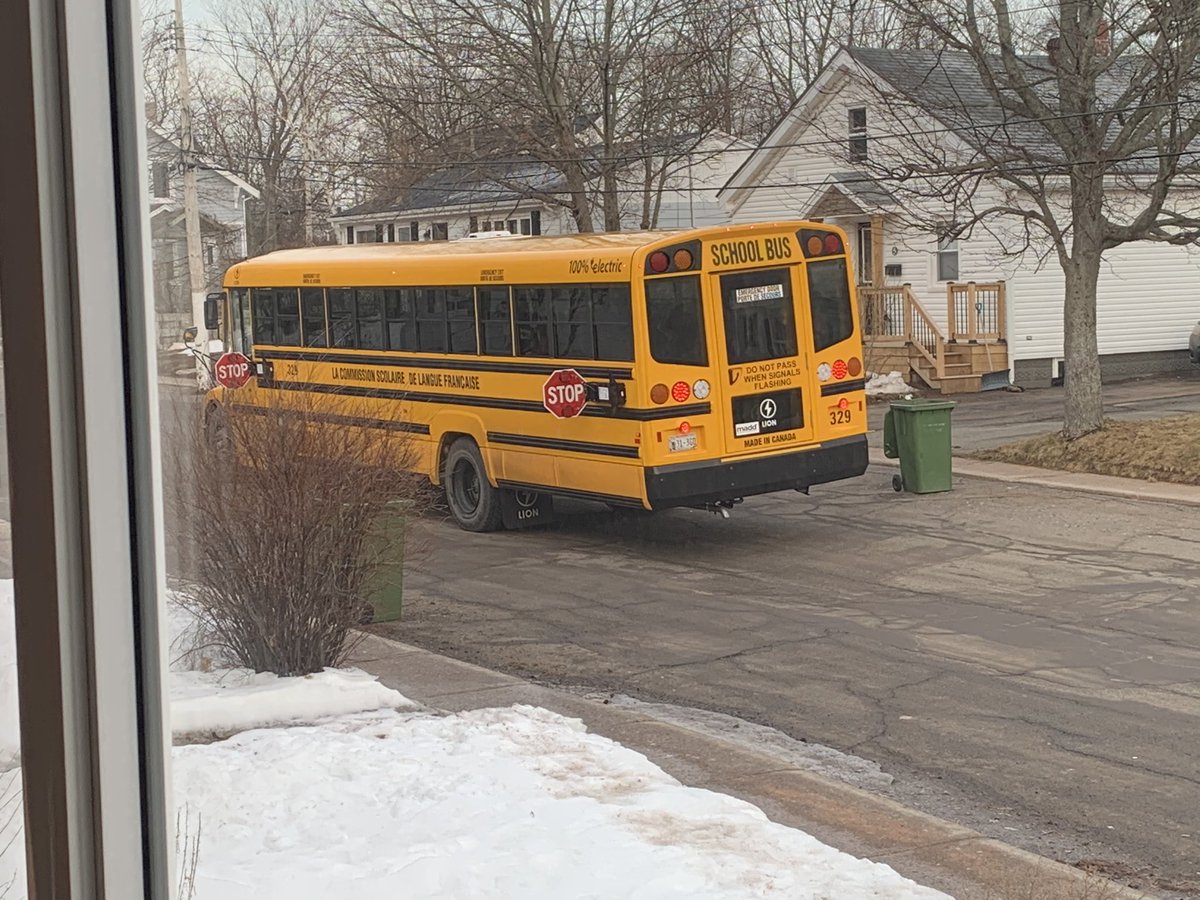 karlabernardD12's tweet photo. Ok serious question: why do these lovely electric buses sound like ice cream trucks? Does playing music serve a purpose? https://t.co/DQxYxNt36t
