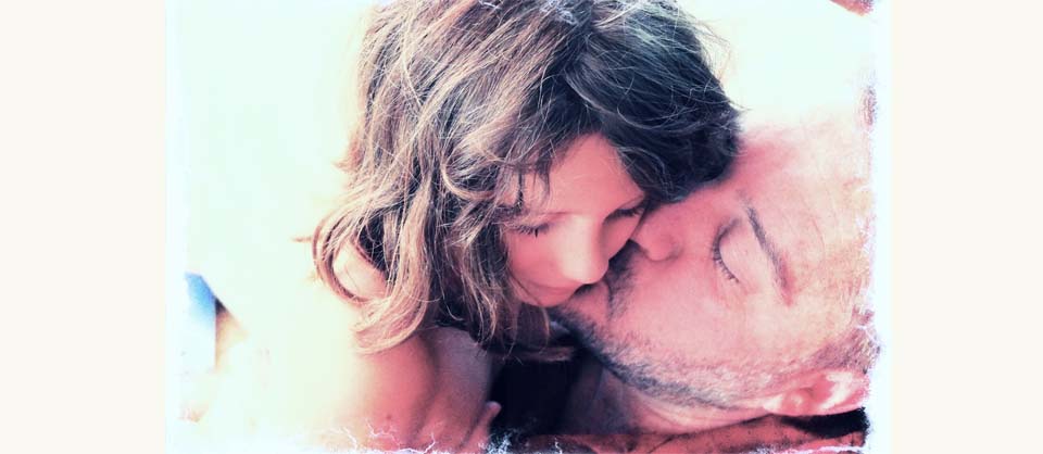alexroviracelma's tweet photo. Los hijos... son el Sentido de mi vida. Y son los mayores maestros que ésta me ha regalado. No porque nos den lecciones regladas, sino porque nos regalan el mayor de los dones que nos puede ser dado: aprender a amar y a ser mejores personas.

https://t.co/CCzq1gm0zM

#Hijos https://t.co/3ycxMOjUxC