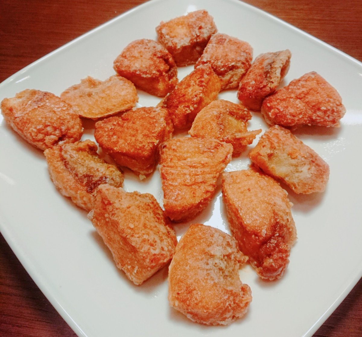 KnjSmz's tweet photo. 今日は鰤の竜田揚げを作ってみました。骨取りに苦戦しましたが、良い感じに仕上がりました。
#手作り料理
#うちごはん
#竜田揚げ
#鰤
#醤油
#酒
#ニンニク
#片栗粉
#オリーブオイル https://t.co/TVwwc5Hp0n