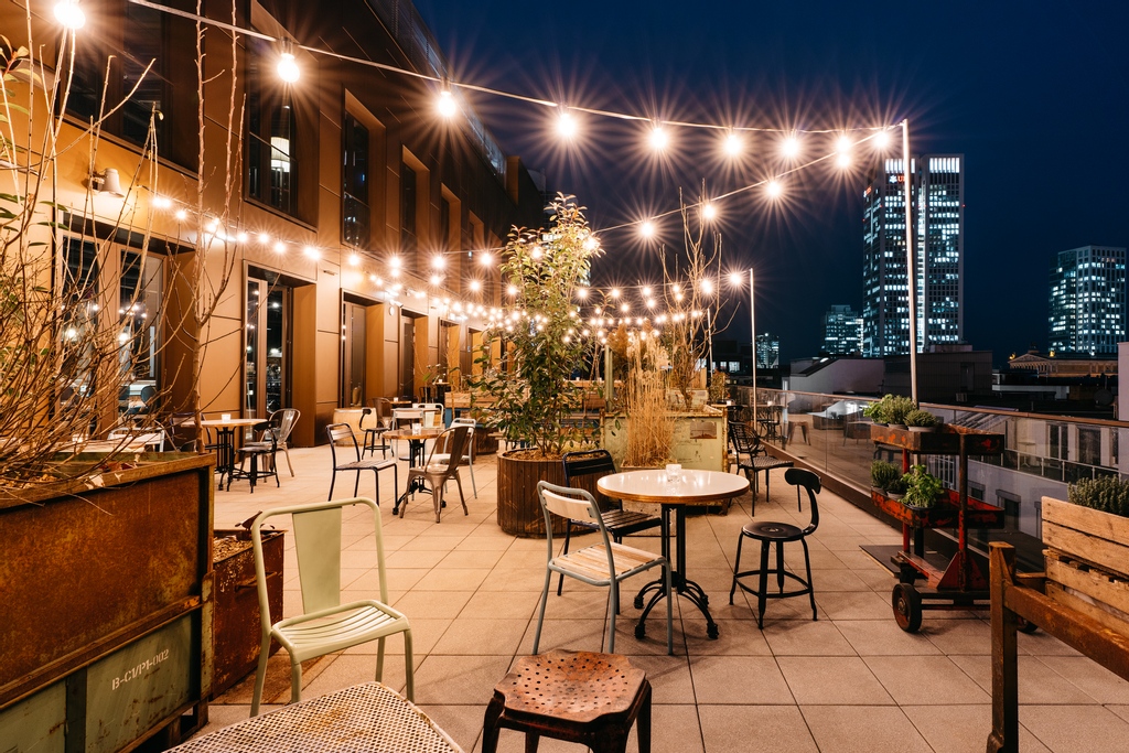 WarmWelcomeMag's tweet image. Ruby Hotels Launch Ruby Louise in Frankfurt, Germany 😍

See the full article via the Hotel section of Warm Welcome Magazine - bit.ly/3d480eS 🤳

#rubyhotels #frankfurt #frankfurthotels #frankfurttravel #germany #germanyhotels #germanytravel #luxuryhotel #roofterrace