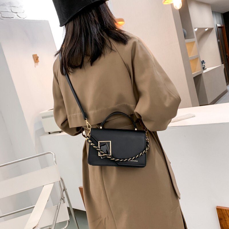 stupidroom's tweet photo. SR 8307. IDR 148

Tersedia Warna Black, Gray, Green, Khaki, Pink, Red
Original : China
Material : PU Leather
Depth : 7 Cm
Length : 18 Cm
Height : 11 Cm
Bag Mouth : Magnet
Long Strap : YES
Weight : 360 Gram
JAKARTA-1

*SYARAT RETUR/KOMPLAIN*
WAJIB MELAMPIRKAN VIDEO UNBOXING PAKET https://t.co/eUWlWMjGVK