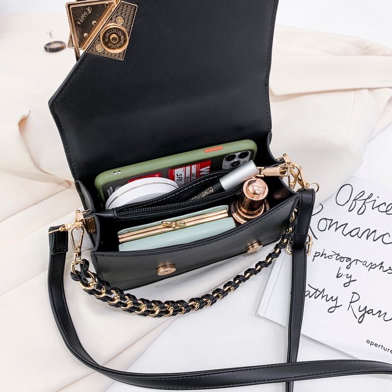 stupidroom's tweet photo. SR 8307. IDR 148

Tersedia Warna Black, Gray, Green, Khaki, Pink, Red
Original : China
Material : PU Leather
Depth : 7 Cm
Length : 18 Cm
Height : 11 Cm
Bag Mouth : Magnet
Long Strap : YES
Weight : 360 Gram
JAKARTA-1

*SYARAT RETUR/KOMPLAIN*
WAJIB MELAMPIRKAN VIDEO UNBOXING PAKET https://t.co/eUWlWMjGVK