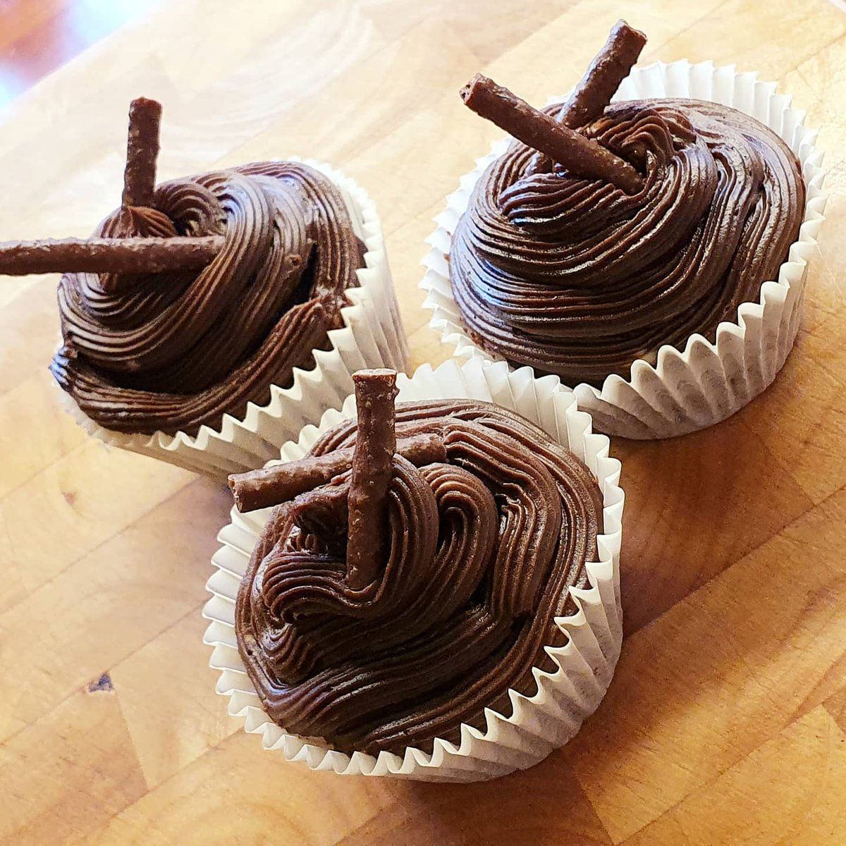 incidental_the's tweet photo. Mint chocolate cupcakes.. pure indulgence! #theincidentalbaker #RecipeOfTheDay #Britishbakeoff #cupcakes #homebaking https://t.co/DGtrwWR2uT https://t.co/EyKynU2dfB