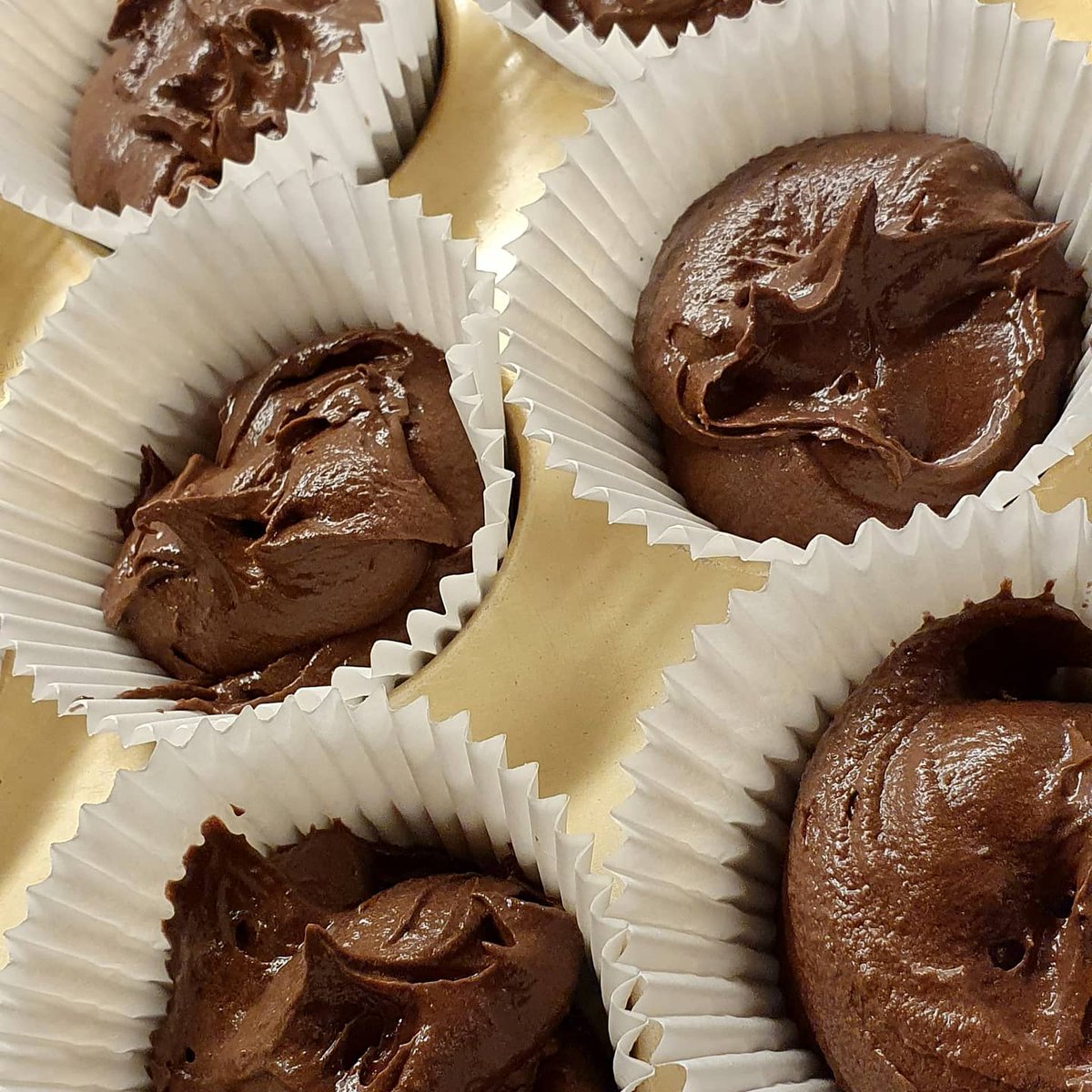 incidental_the's tweet photo. Mint chocolate cupcakes.. pure indulgence! #theincidentalbaker #RecipeOfTheDay #Britishbakeoff #cupcakes #homebaking https://t.co/DGtrwWR2uT https://t.co/EyKynU2dfB
