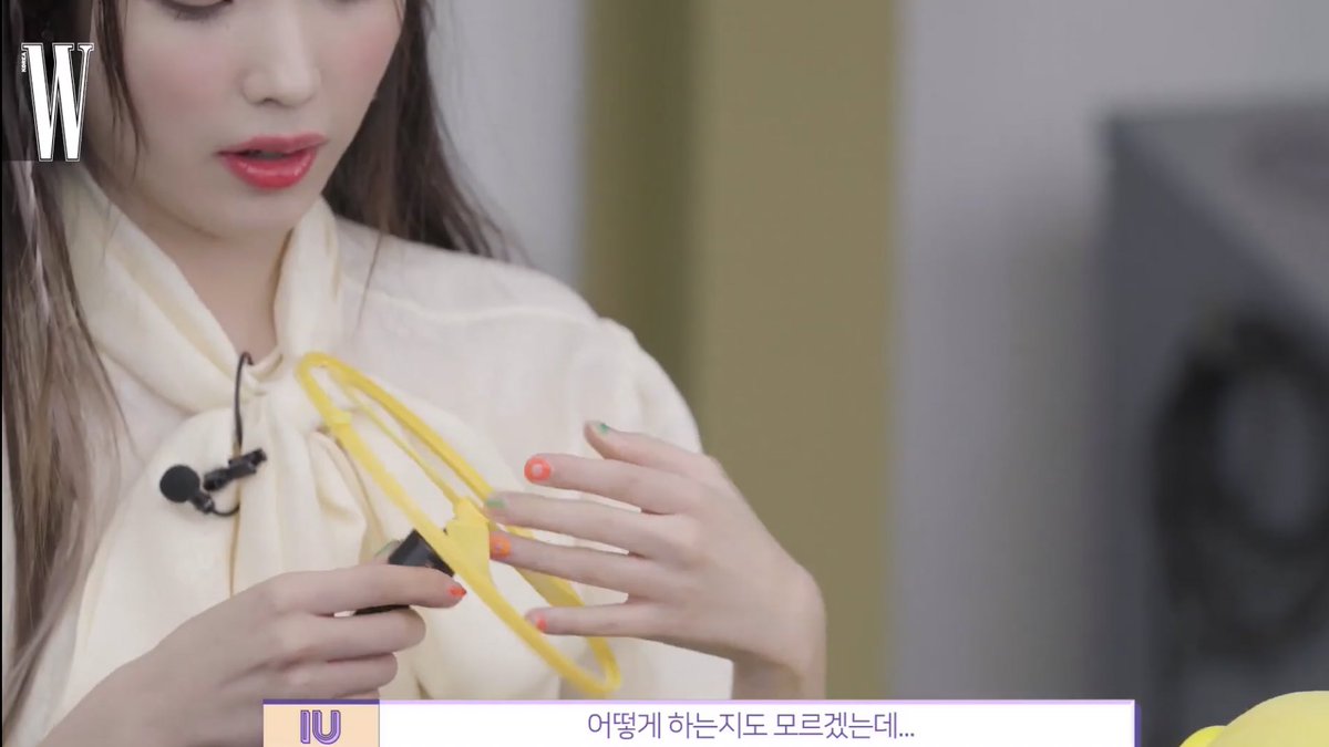 jieunspoetry's tweet photo. IU is reviewing older items from long ago! That’s the trip down memory lane 🥺 #90liners gather 😆
I was born in 2002 but -some- of these things remind me of my childhood 😌
🔗https://t.co/hqrigOqM5Q https://t.co/zw1wG3Lc6c