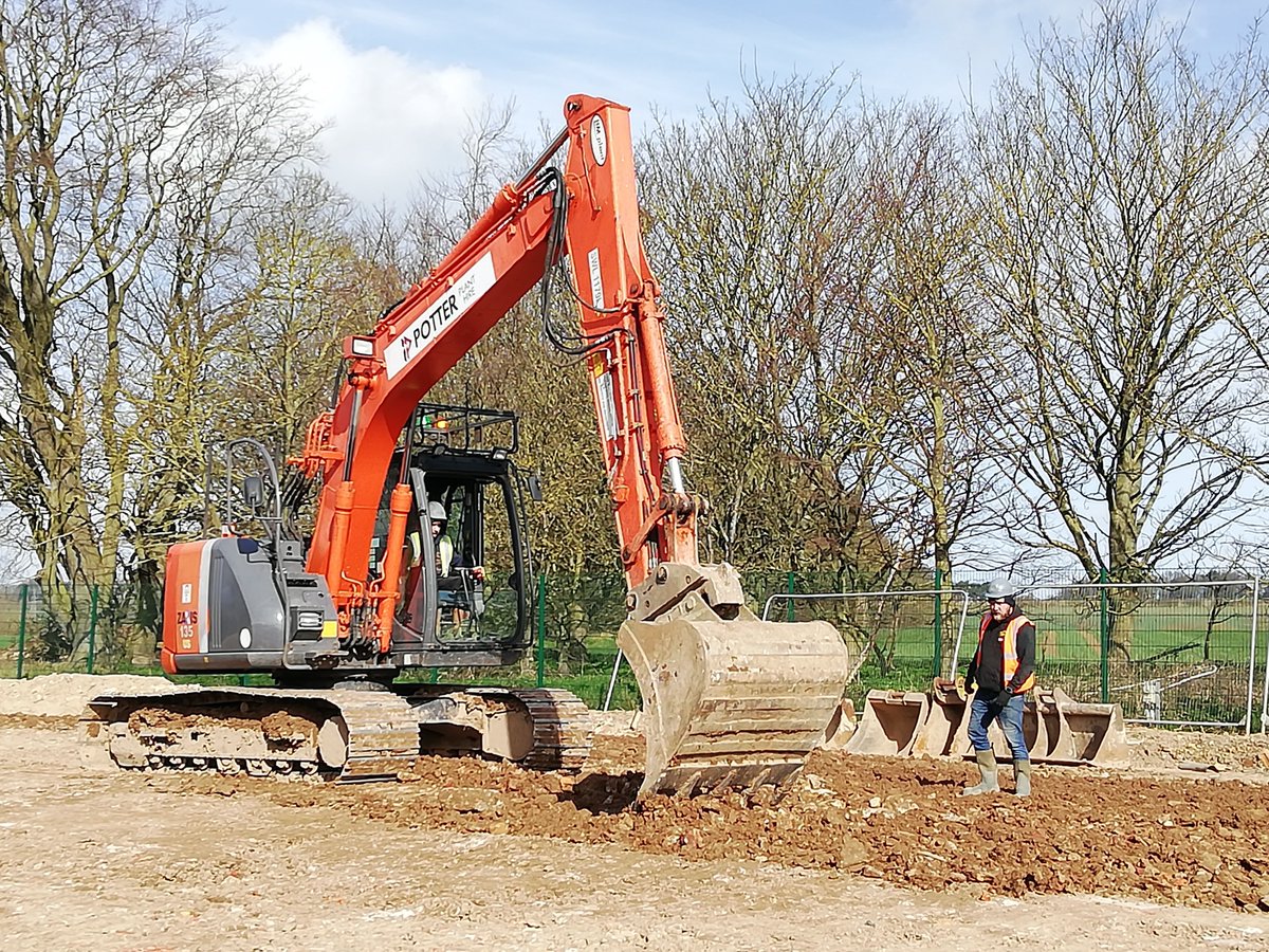 CSVTraining's tweet photo. Day 3 of our NPORs novice excavator 360 course &amp; candidates are learning how to use the load &amp; dig bucket attachments and getting to grips with the general manoeuvring of the machine..
If you are interested in a place in any of our future courses then drop us a message!! https://t.co/Ni6js2p8sG