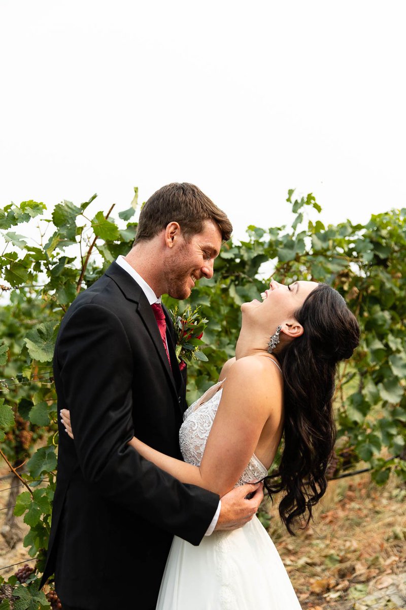 WeddingbellsMag's tweet photo. This couple’s intimate vineyard  wedding is pure magic 💫 https://t.co/GPAbOFoiho https://t.co/2d3wctgwR2