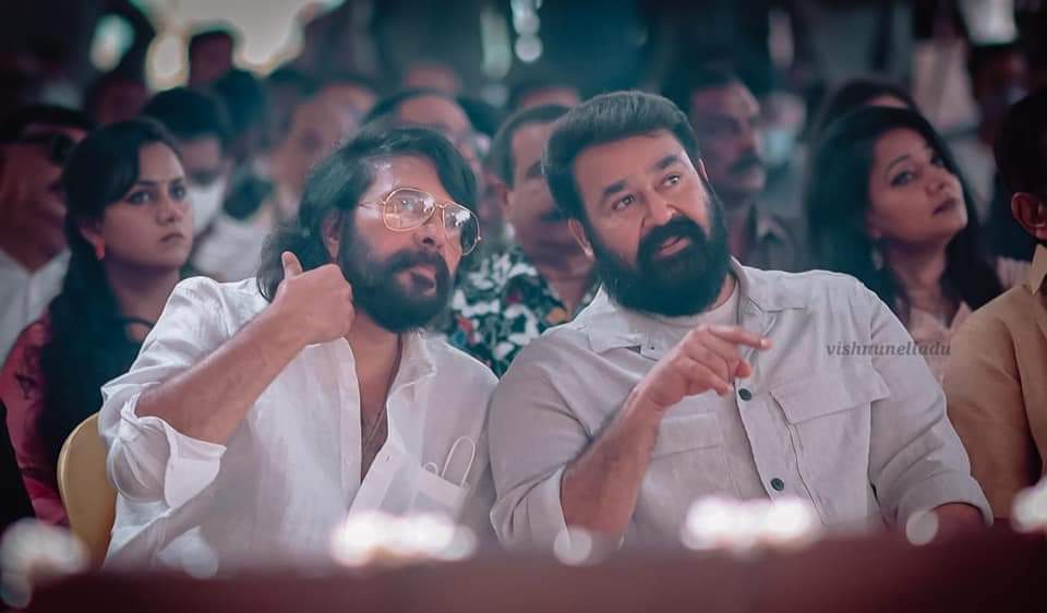 FansMukkam's tweet photo. അമ്പോ #ഏട്ടനും @Mohanlal   🤩
#ഇക്കയും @mammukka 
ലുക്ക്‌ ലുക്കേ 😎 😎

#𝙱𝚊𝚛𝚛𝚘𝚣: 𝙶𝚞𝚊𝚛𝚍𝚒𝚊𝚗 𝚘𝚏 𝙳-𝙶𝚊𝚖𝚊𝚜 𝚃𝚛𝚎𝚊𝚜𝚞𝚛𝚎⚡️ പൂജാ വേളയില്‍ https://t.co/YocLvmBz3R