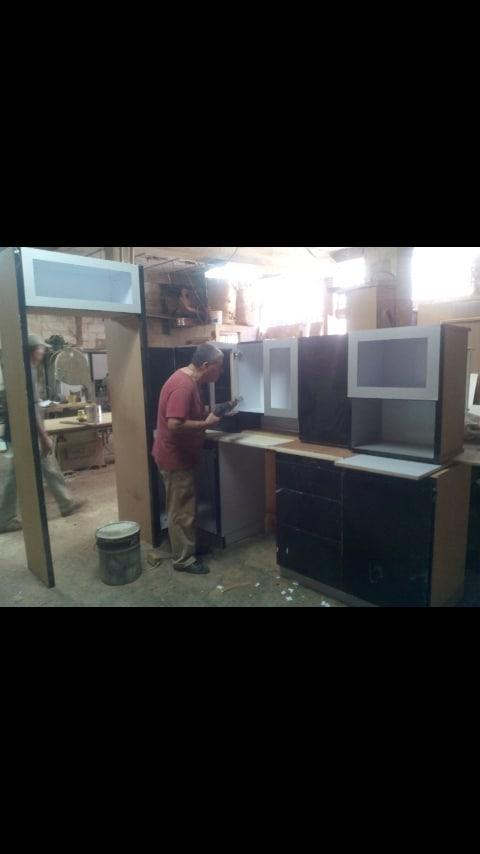 jucelar's tweet photo. Los gabinetes de cocina ,baños,o closets elaborados en mi taller tienen garantía y buen precio  317-8450014 sr julio Lara en Bogotá. https://t.co/eIX6QU1xCX