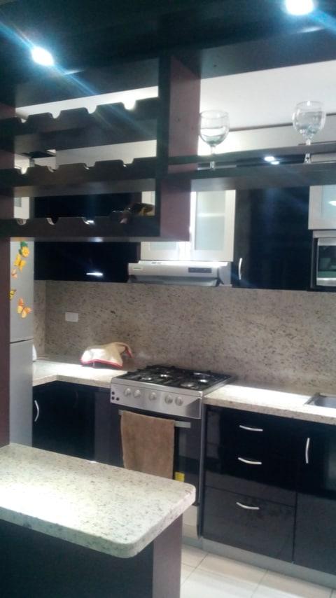 jucelar's tweet photo. Los gabinetes de cocina ,baños,o closets elaborados en mi taller tienen garantía y buen precio  317-8450014 sr julio Lara en Bogotá. https://t.co/eIX6QU1xCX