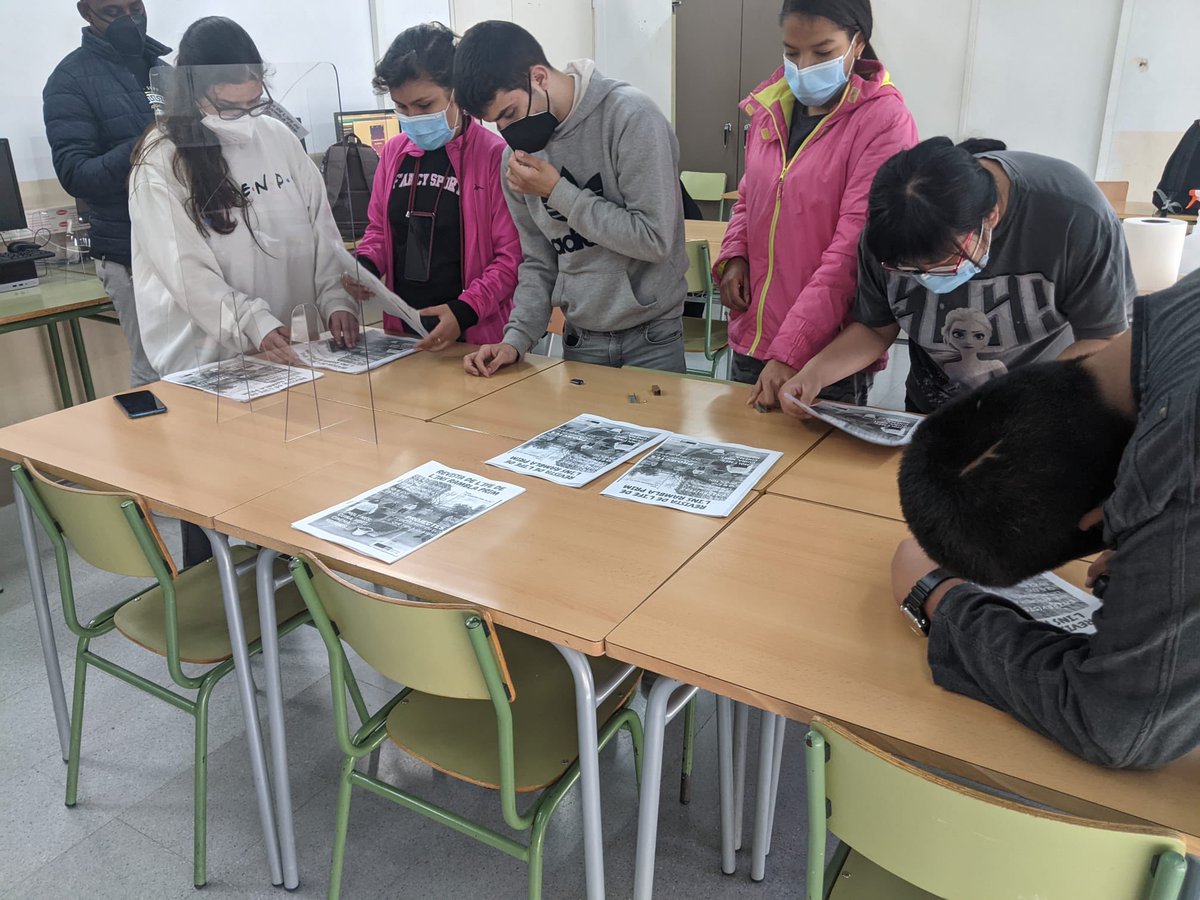 PrimRambla's tweet photo. Aquest setmana  a reprografia hem imprès les primeres còpies de la revista de l'IFE feta pels alumnes de primer ⁦@consorciedubcn⁩ ⁦@educaciocat⁩ ⁦@ciclesbcn⁩ #ife https://t.co/750bfUoOyF