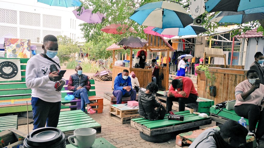 mosadi_motho's tweet photo. MoJAzZLiVE/.
#musiconwalkways #diamondsquare Main Mall I Heart Gabs Diamond Square'.🎶🎼🎻🎹🎷🎺🎸 Live Jazz 8am-2pm https://t.co/Lt8PBcSrZN