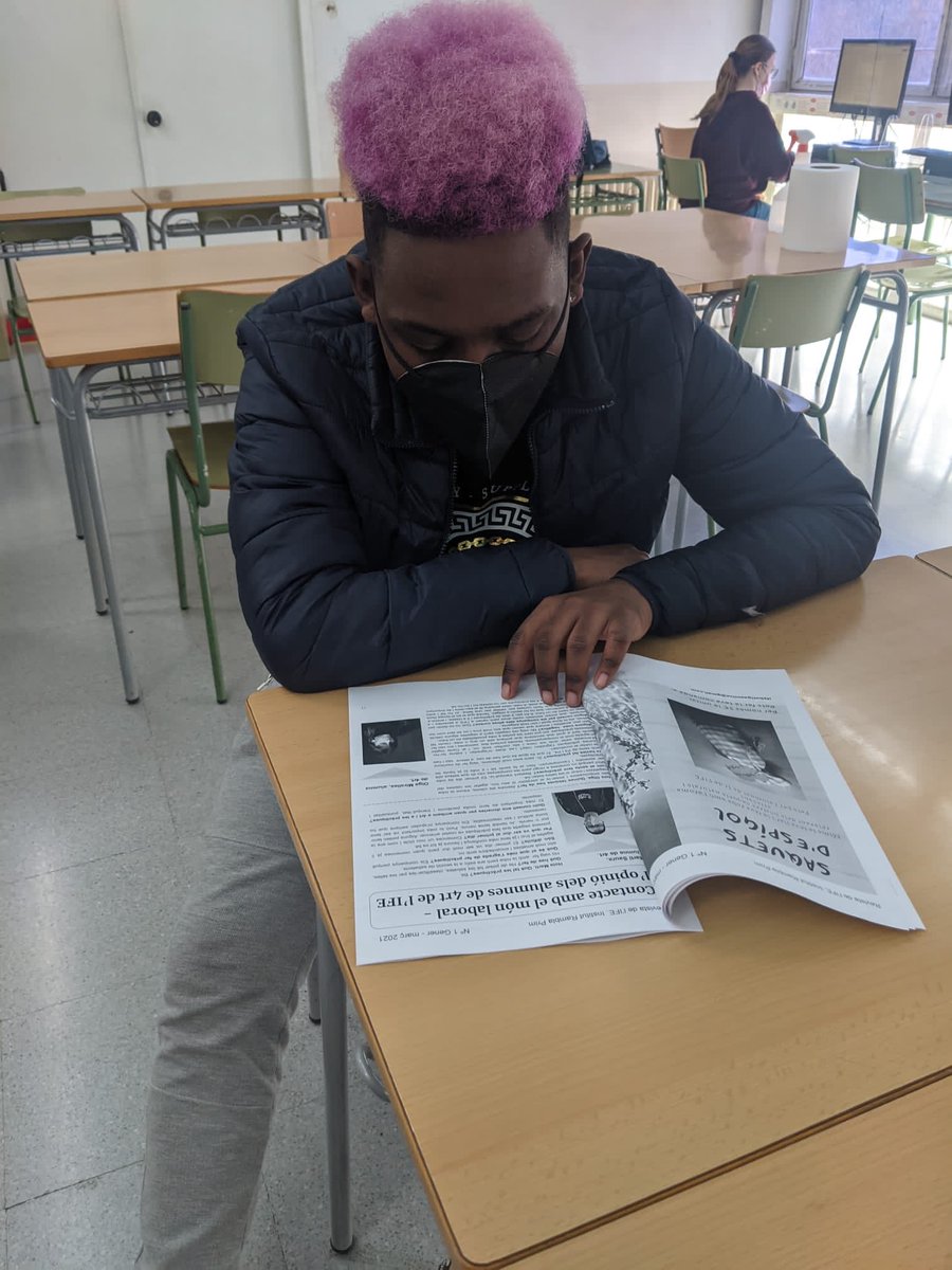 Aquest setmana  a reprografia hem imprès les primeres còpies de la revista de l'IFE feta pels alumnes de primer ⁦<a href="/consorciedubcn/">Consorci d'Educació</a>⁩ ⁦<a href="/educaciocat/">Educació</a>⁩ ⁦@ciclesbcn⁩ #ife