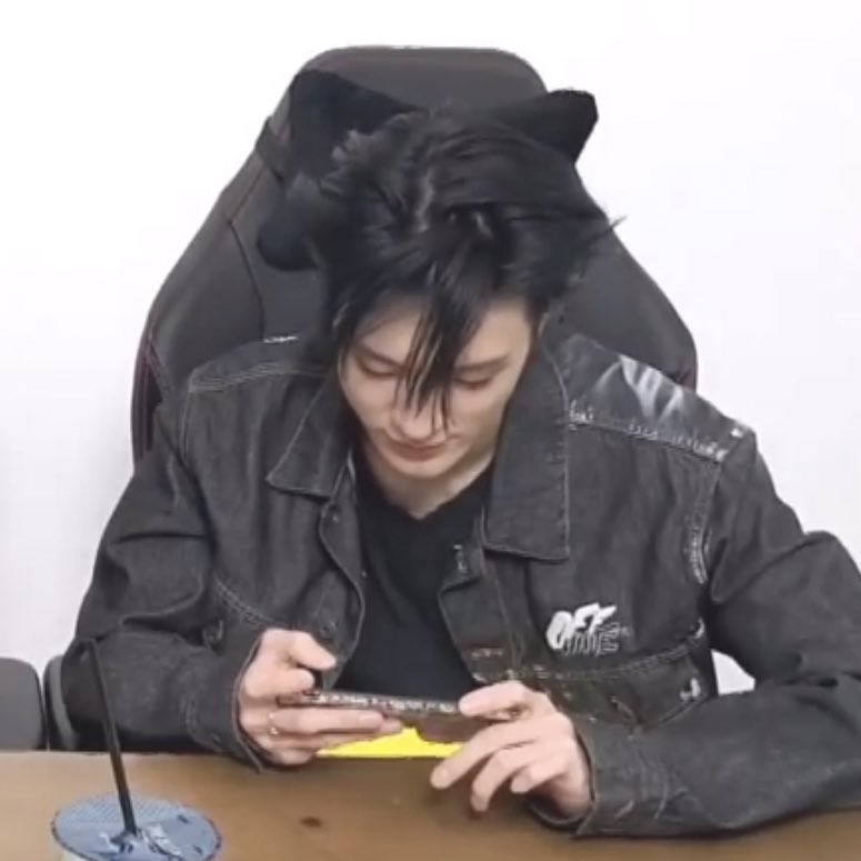 LJNFEED's tweet photo. gamer jeno!! pubg pro-player is back! https://t.co/HBYOzkqKlB