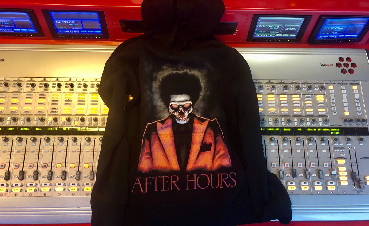 mehdiradio's tweet photo. 🚨#Concours 

RT/FOLLOW et TWEET avec le #skyrockdedicace pour gagner le sweat COLLECTOR de @theweeknd 💥

 1 gagnant(e) 🏆

Tirage o sort 16h
Bonne chance 🍀 https://t.co/wA9hLjsaFu