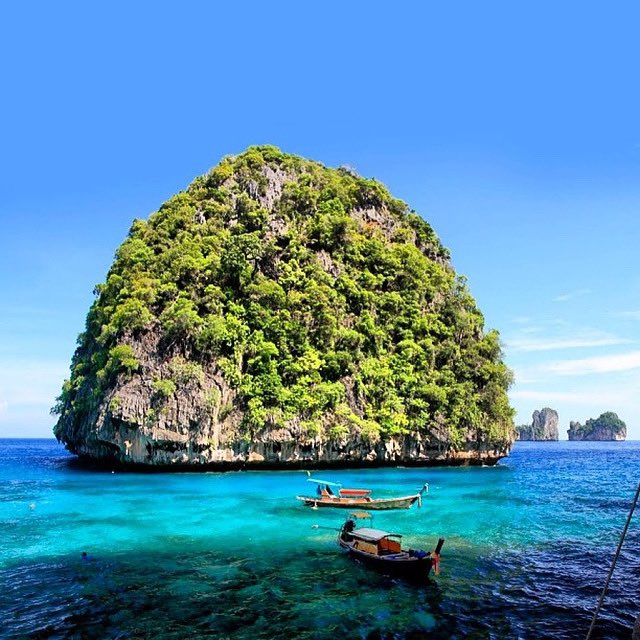 #ISeeDomes #VeoCupulas
📸 @pabloechavarri_arquitectura 

Very exotic domes ☀️  You can still visit the exhibition at #igersgallerymadrid @espacioftef instagram.com/p/CMzKdPOlKvW/