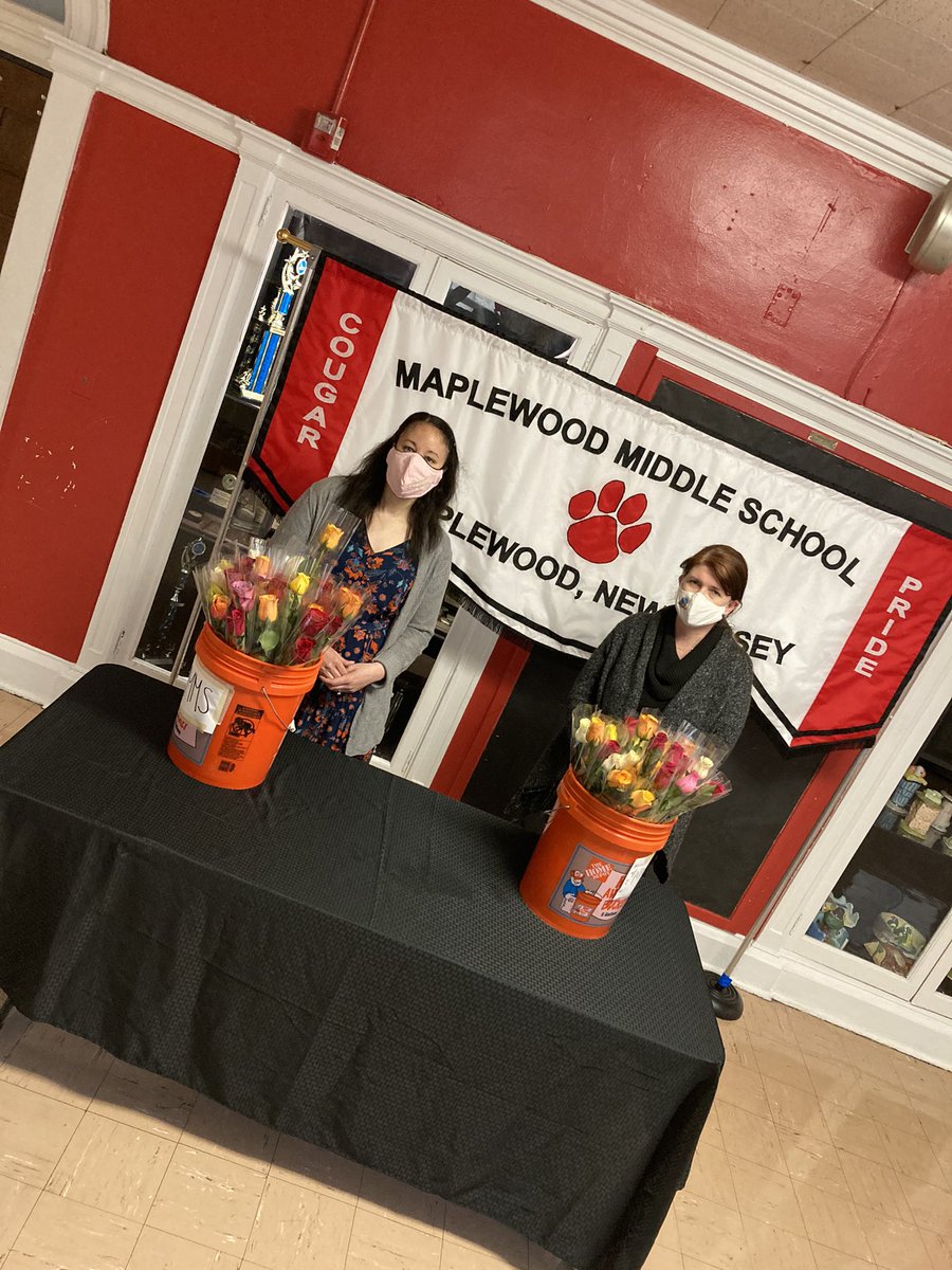 MMSCougarPride's tweet photo. Thank you @SomaJustice for the beautiful flowers for @SOMSDK12 employees! Here are some photos of grateful MMS staff members! 💕💕💕 https://t.co/YUcNQJc7N1