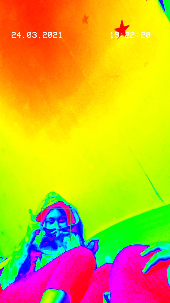 orgaadayk's tweet photo. «Look at your jeans, hot stuff, 
너의 소프트한 knee socks...»💚🧡💛             
#wonstein #infraredcamera ✨ https://t.co/9vUjYieTRj