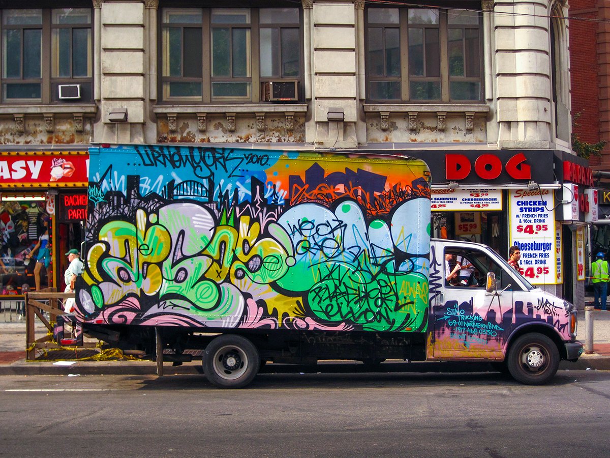 JamesandKarla's tweet photo. #graffititruck #graffitivan #graffiti #brokenwindows #burningnewyork #graffitinyc https://t.co/CL0OComfZk