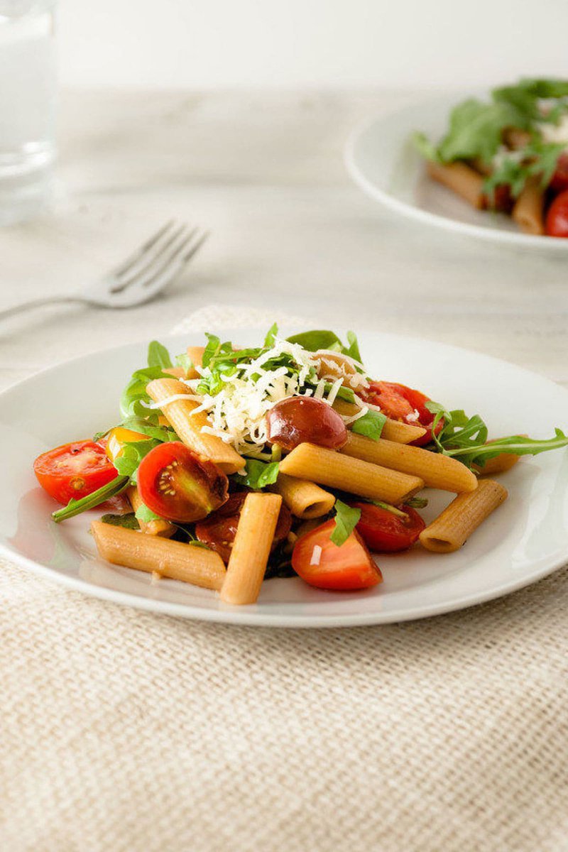 Tomato and Arugula Italian Pasta - a simple pasta recipe with tomatoes, arugula, balsamic vinegar and Parmesan cheese. 🍅🌱🍝 Shop Italian Balsamic Vinegar at 👉Bottega.eu! 🇮🇹 #Recipe: ow.ly/6Jcm50DTEGn
