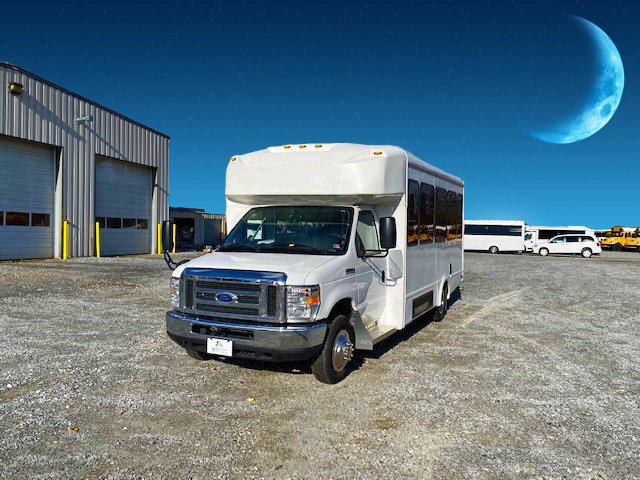 WolfingtonBody's tweet photo. Check out this 2019 Ford Glaval Universal! with a capacity of twelve plus two wheelchair positions, 6.9 LTR V10, Level 5 seats, 75k BTU AC, and a Braun NCL 1000 Lift!  Click the link below for more pictures 

https://t.co/5GTmHUOR3i https://t.co/a7eNYs0Ucp