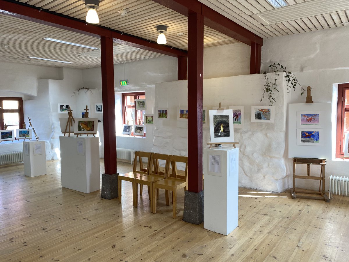 Så imponerad av utställningen ”Bland sagor, väsen och akvareller” på Stallbacken, Edsviken. Otroligt fina alster elever i åk 4 och 5 på <a href="/vaxmoraskolan/">Vaxmoraskolan</a> har skapat. Så imponerad även av Lena och Sofie som ordnat allt detta. Världsklass 🌟