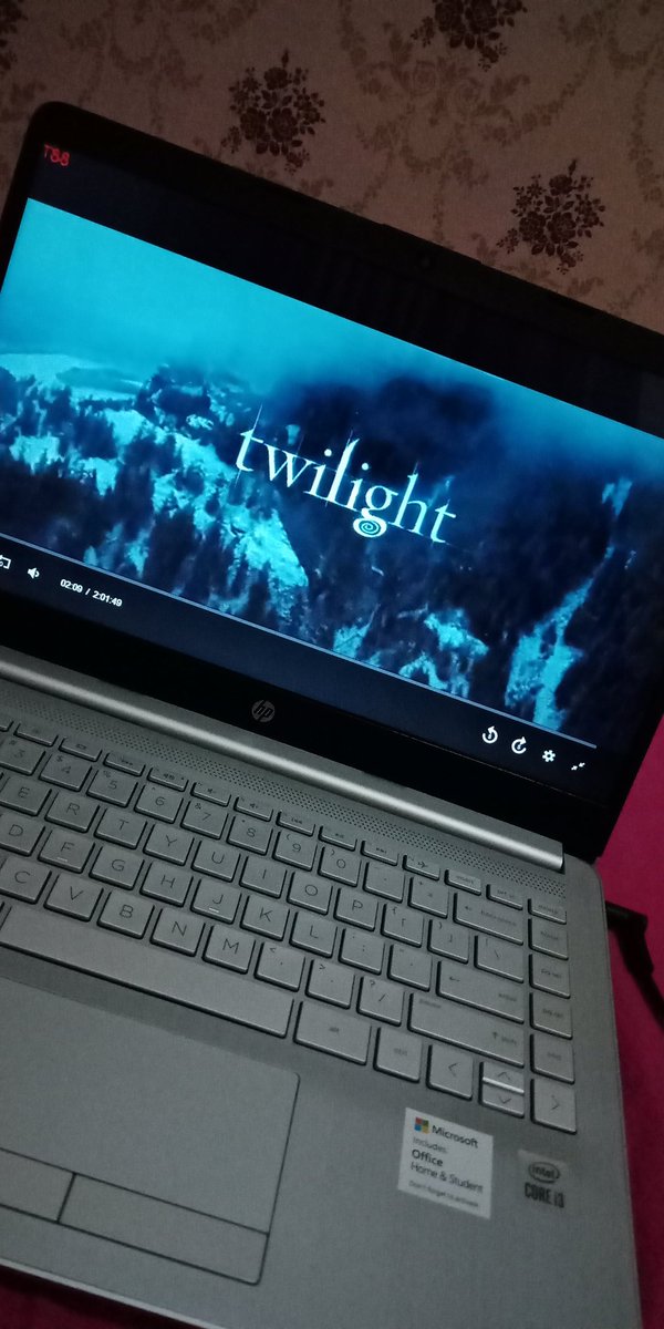 pinkkyelloww's tweet photo. Cita-citaku dlu menjadi seorang vampire 👻 https://t.co/mrW7lEln75