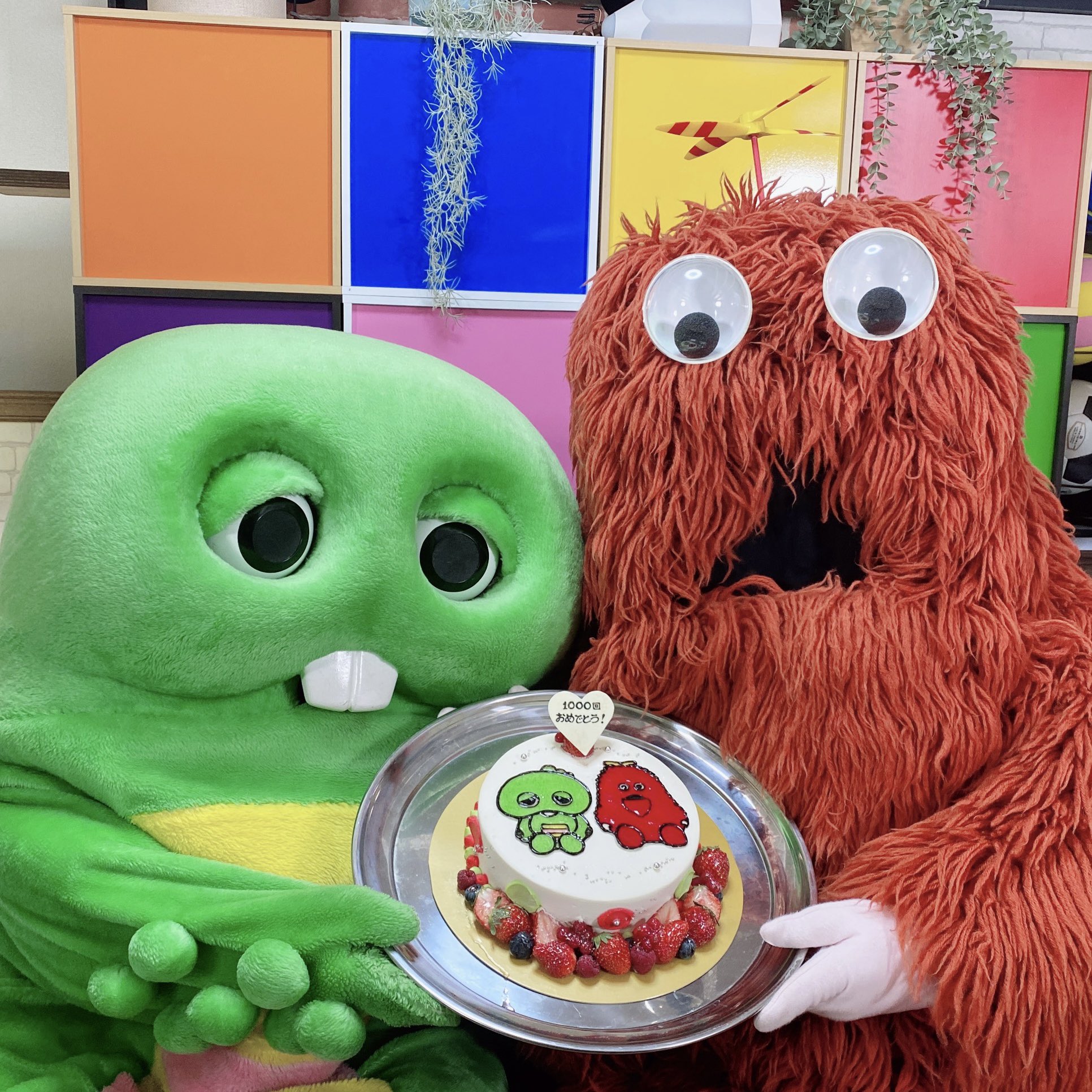 ムック Mukku ついにガチャピンちゃんねる 公式 今日で動画1000回目になりますぞ T Co Ata9ahfnks ガチャピン ムック かわいいケーキに注目ですぞ T Co Jgs9linog0 Twitter