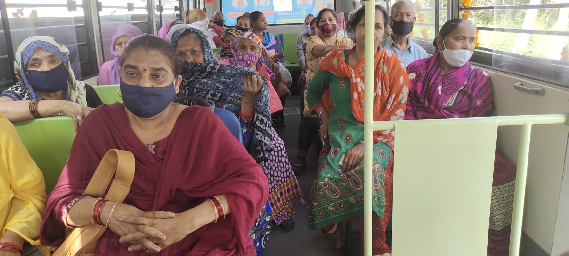 CityMagistrate1's tweet photo. Covid Vaccination Express, an initiative launched by District Administration for facilitating the people above 60 years for reaching the vaccination facility. Vaccination Express getting good public response. https://t.co/0C69n8iBZk