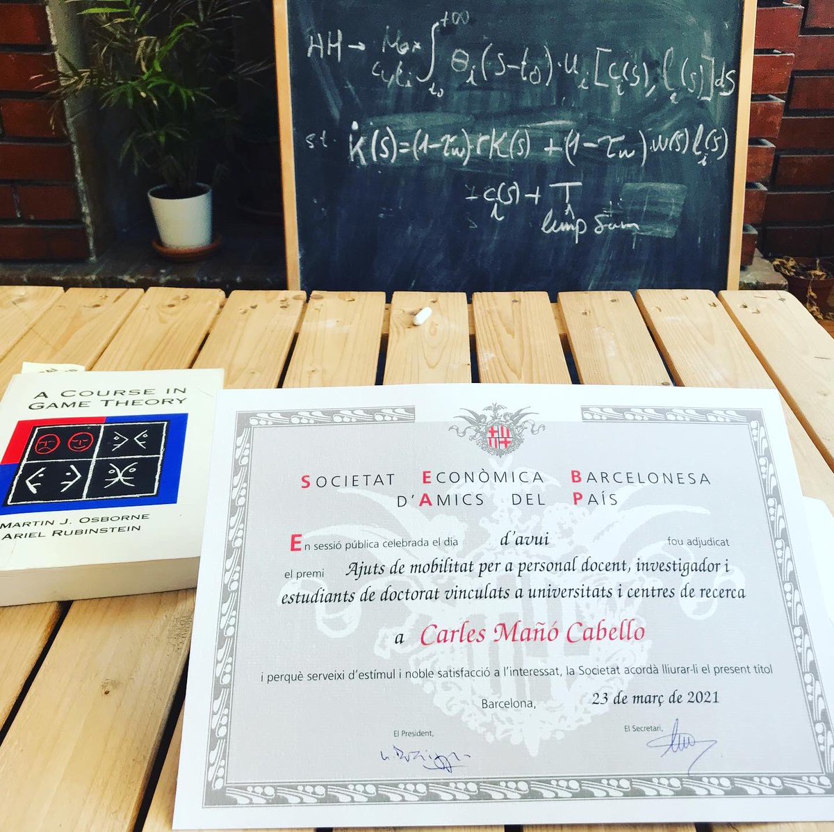 carles_mano_cab's tweet photo. Yesterday we had an incredible experience at @bcn_ajuntament . La SEBAP @amicspais awarded us with research grants to continue our projects abroad. In my case, I’ll have the fantastic opportunity to keep with my research at McGill University @mcgillu (Canada). https://t.co/p64mwVCFWA