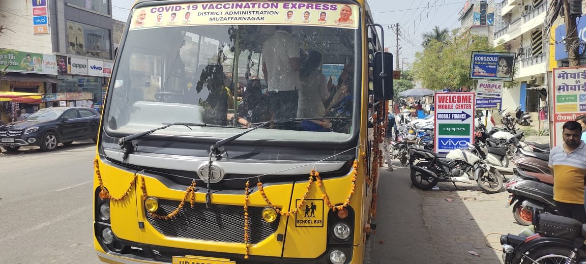 CityMagistrate1's tweet photo. Covid Vaccination Express, an initiative launched by District Administration for facilitating the people above 60 years for reaching the vaccination facility. Vaccination Express getting good public response. https://t.co/0C69n8iBZk