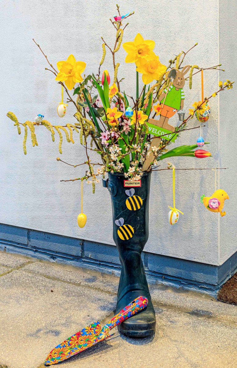 BartonBeesWI's tweet photo. We then watched 2 presentations - The ladies have been working on entries for an Easter bonnet contest and a spring flower contest . We used the polling on Zoom to choose our winners. There was a tie for the winner of the flowers https://t.co/OiDfy2VyNV
