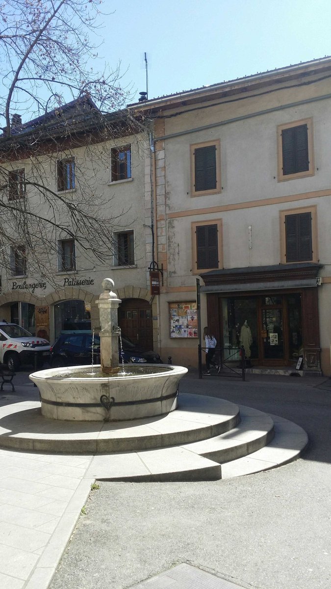 proxity_edf's tweet photo. [ @proxity_edf en vadrouille🗻]

Nos équipes sont depuis deux jours à Aime-la-Plagne, pour une petite visite chez les #commerçants ✅

L'occasion, également, de préparer la prochaine animation avec l'association des commerçants, pour la fête de #Pâques 🍫

#passcommerces https://t.co/bbQrIjDVhm