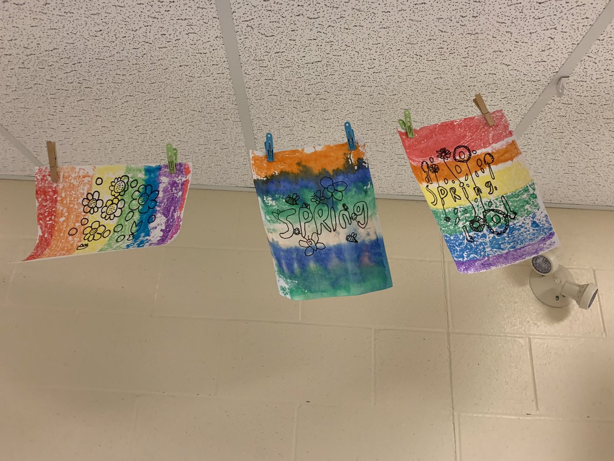 M_Hofmann1's tweet photo. Grade 3 Spring inspired printmaking! #creative #easyprintmaking #spring @WCLittleES https://t.co/sTuuOmJeEN