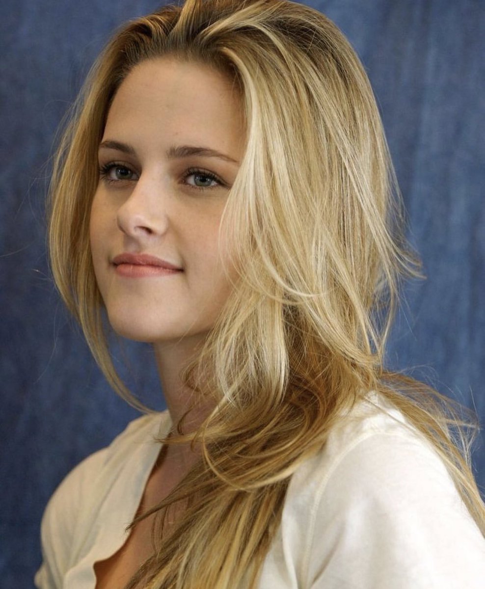 eliesaaabs's tweet photo. Blonde Kristen Stewart https://t.co/DNTjiVrq8P