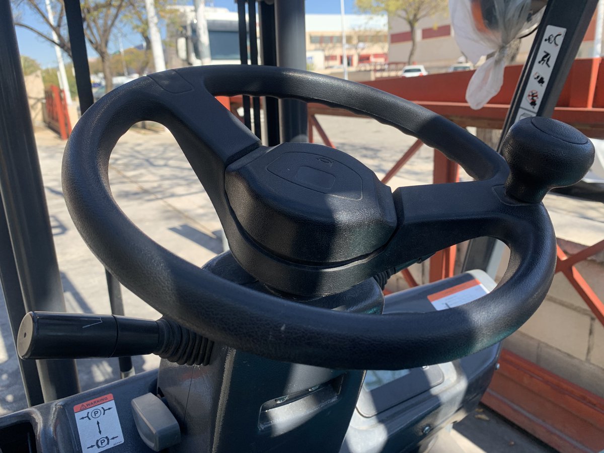 juvinaria's tweet photo. Detalles de la carretilla elevadora eléctrica de 3 ruedas modelo 16. 😉 ¡Tenemos la MEJOR OFERTA para su compra en España! Adquiere una de estas máquinas y recibe el rendimiento óptimo que tu empresa se merece. 👍

#carretillaselevadoras #carretillas #carretillaseléctricas https://t.co/lsAng7xgrS