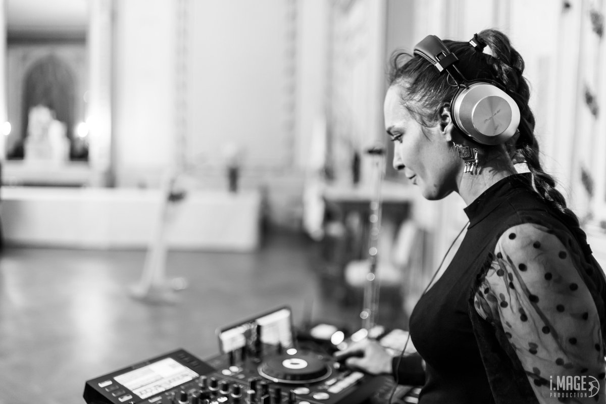 studiosaintpal's tweet photo. #Électrosession Aujourd'hui à 18h00 Concert DJ Lia Moon | Flûtes &amp; électro
Retransmission en direct de l'auditorium du concert de Marine Thibault
♫ À écouter en direct sur https://t.co/6aVrsjpcCL
► À regarder en vidéo ici : https://t.co/7QFMUY0l5e
@stpalaissurmer https://t.co/MMgoqc3zHs