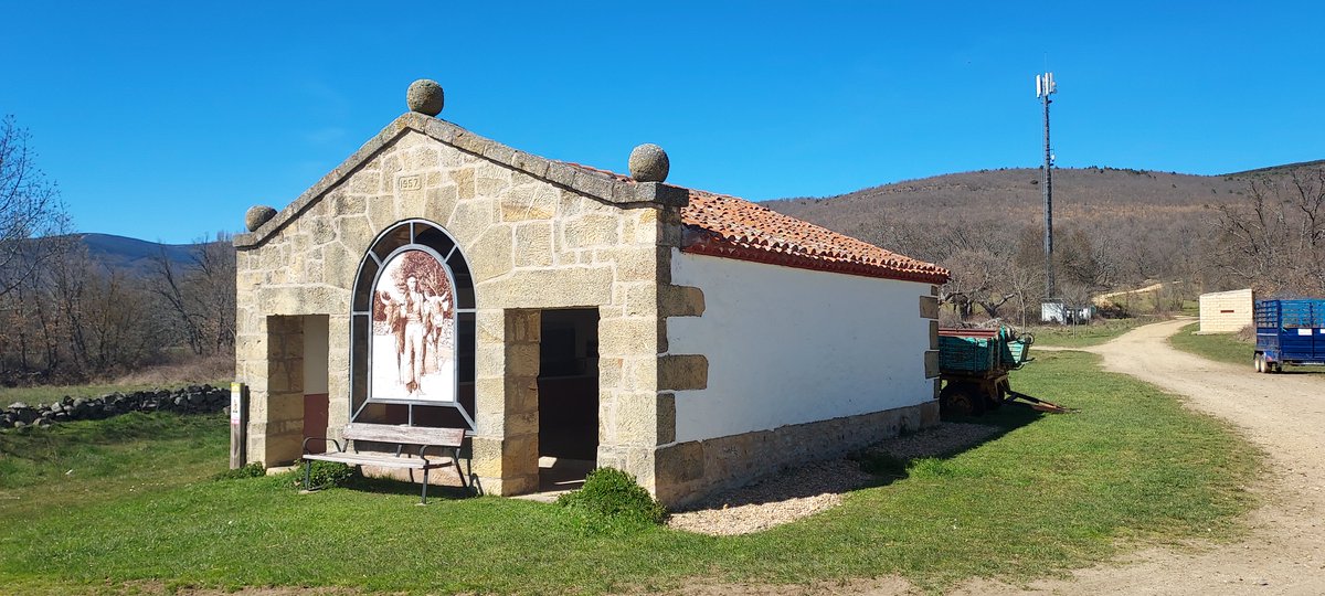 ayunvaldetera's tweet photo. Lavadero del Arrabal de Valdeavellano de Tera
Actualmente, los interiores de estos los lavaderos cumplen una función didáctica para los turistas que los visitan, cada uno ofrece una temática diferente. El lavadero del Arrabal recoge los paisajes usos y costumbres de la región. https://t.co/bp8iyQzzud