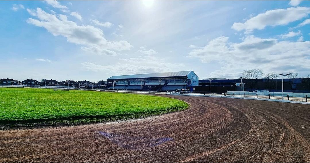 storeyteller66's tweet photo. @diamondspeedway track looking 🔥 

Not too long now! 

#britishspeedway #britspeedway #speedway #newcastlespeedway https://t.co/iejaYAHrk6