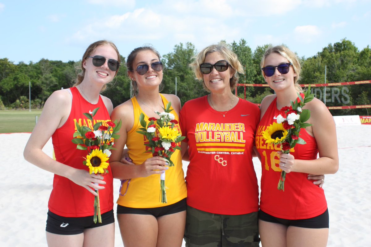 WHensley16's tweet photo. I’m going to miss these girls. ❤️💛😢 @_KylieW16_ @LepleyHeather @GeisAubrey Go do great things!! @CccBeach https://t.co/CbJDjYl6SS