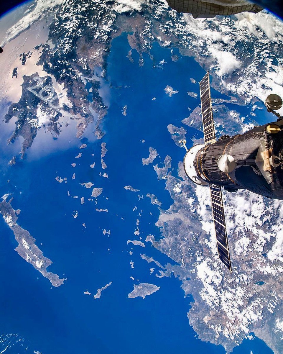 mpouliz's tweet photo. @kagouriki Από τον ISS όμως φαίνεται πολύ όμορφο, να τα λέμε και τα καλά... https://t.co/2Tey9CF0Hn