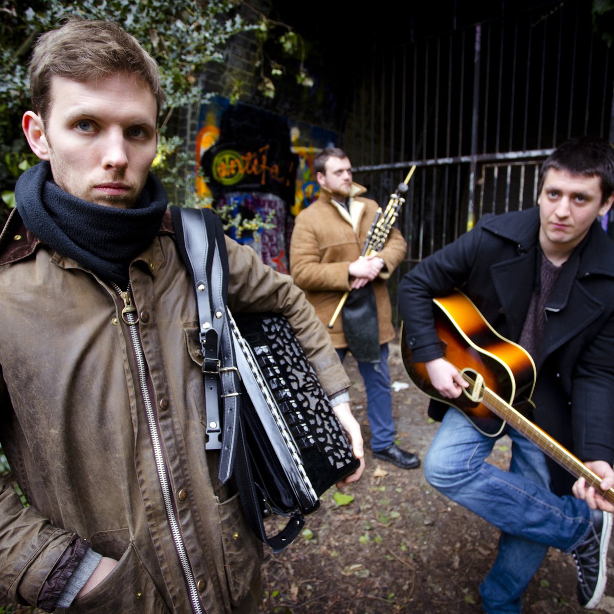 teyrmusic's tweet photo. 2015 - RECORDING!
Part two of TEYR history week - in 2015 we recorded our very first album! Back when we were rosey cheeked and a little wet behind the ears, @gerrydiver produced Far From The Tree out of his studio in South London. Our seed was also crafter by Billy Wynter.
#teyr https://t.co/8p7zbX1ZzZ